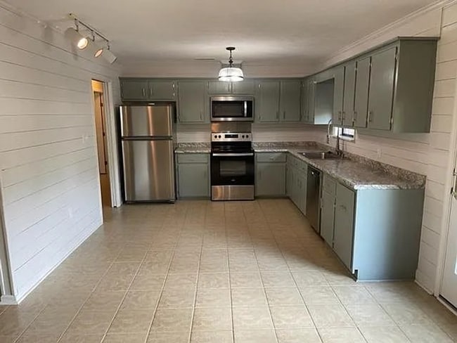 Photo - Cozy 3BR Ranch Home with Fenced Backyard in Springfield