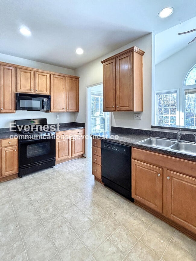 Photo - 1542 Jeffries Way