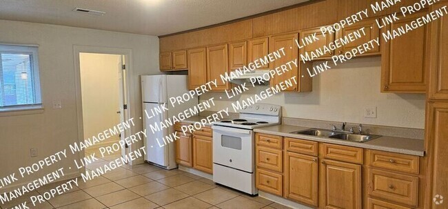 Building Photo - HALF OFF MARCH  RENT!  Charming Duplex in ... Unit 4702a Murray Lake Rental