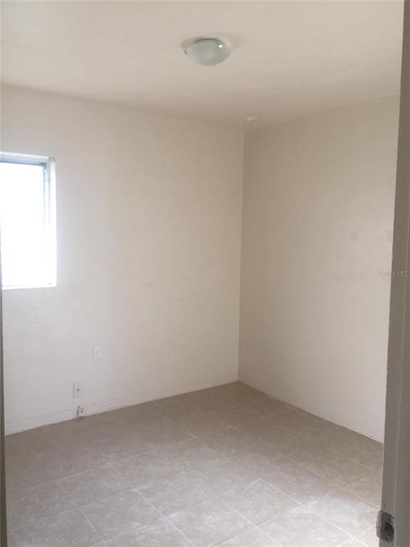1615 W 7th St
