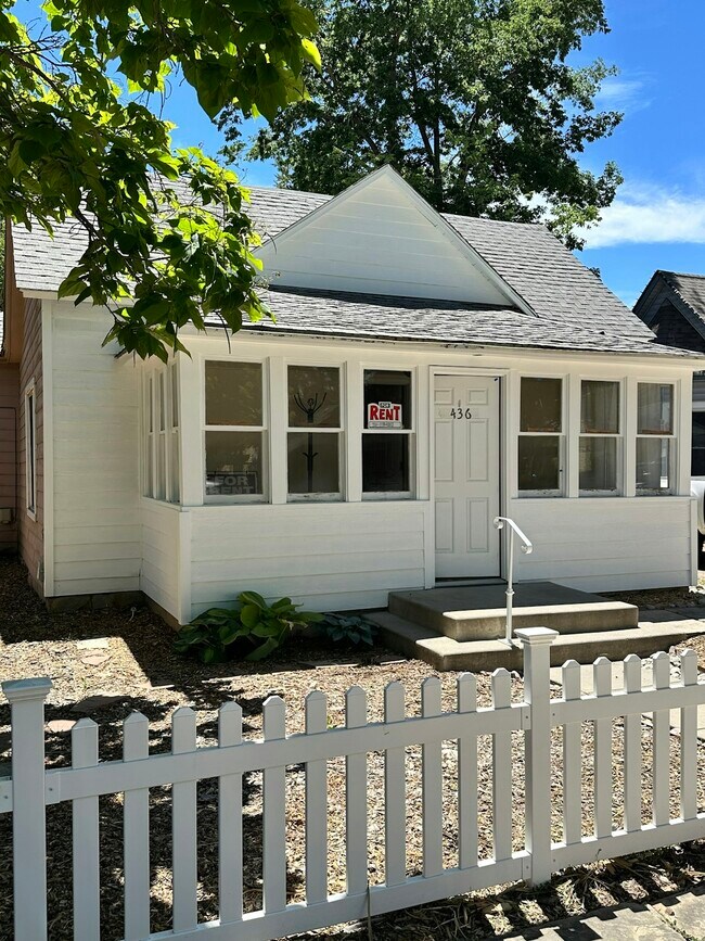 Photo - 436 E 6th St