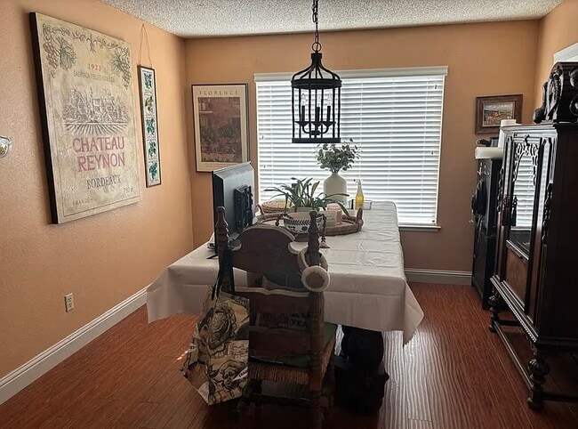 Photo - 615 Cutting Way