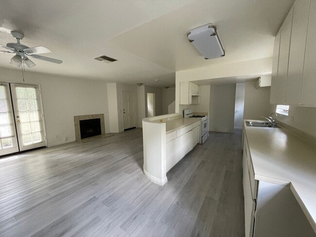 Photo - 1589 N Hill Ave Apartment Unit 1589 N. HILL AVE #2
