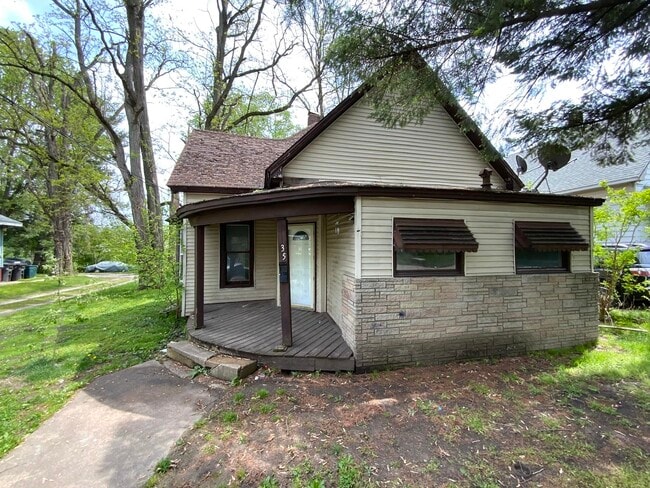 Building Photo - 35 Lake-