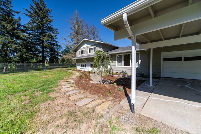 Photo - Rare 6 Bedroom Country Ranch Home – Dream Come True!