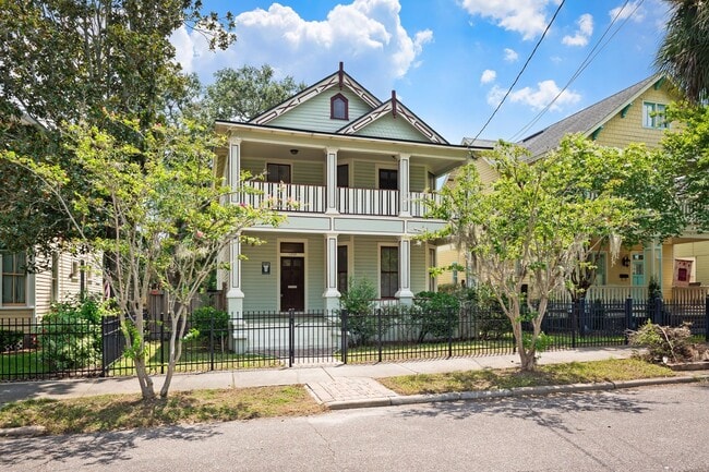 Photo - Charming 4 Bedroom 3 Bathroom Historical H...