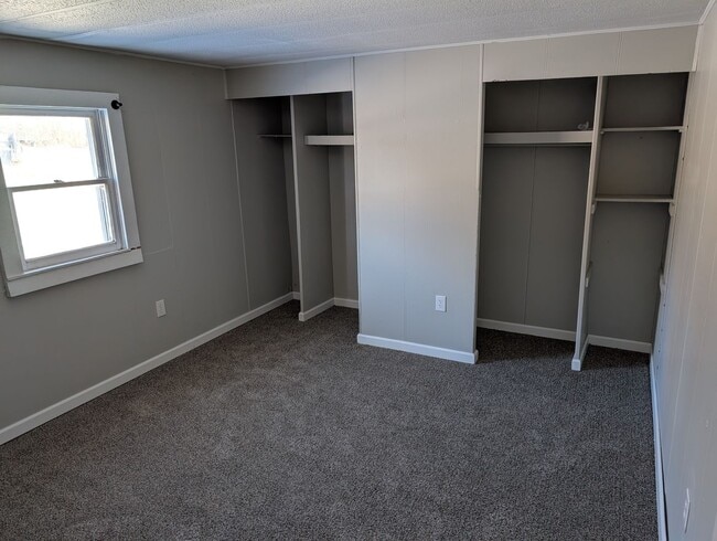 Photo - For sale (with rent to own option) - Freshly renovated 3 bedroom/2 bath mobile home