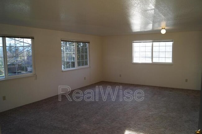 Photo - 2141 NW North Hill Dr Unit B