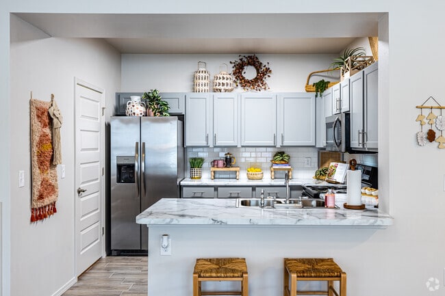 1BR, 1BA - 879SF