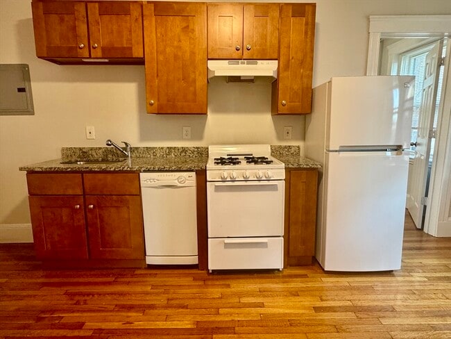 Building Photo - 1615 Commonwealth Ave Unit 27