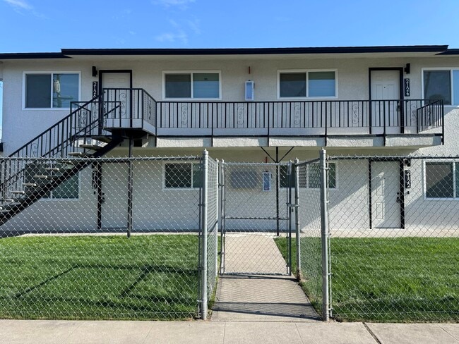 Building Photo - 2130 N Glenn Ave Unit 2130