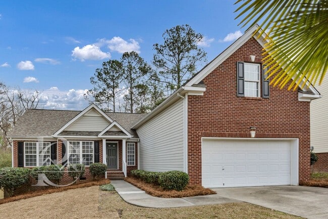 Building Photo - PRIME LEXINGTON LIVING IN THIS 4 BEDROOM HOME