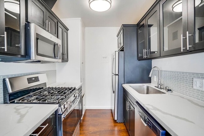 Photo - 6028 - 6100 West Blvd