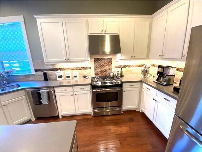 Photo - 926 E 54th St