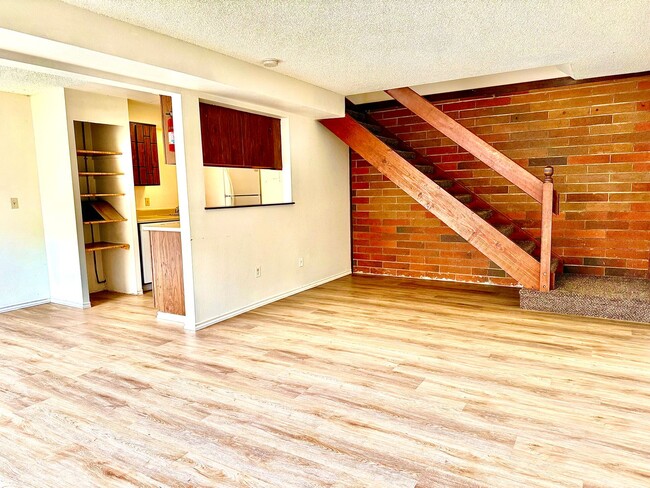 Photo - 1211 W Ivy Ave Unit #203