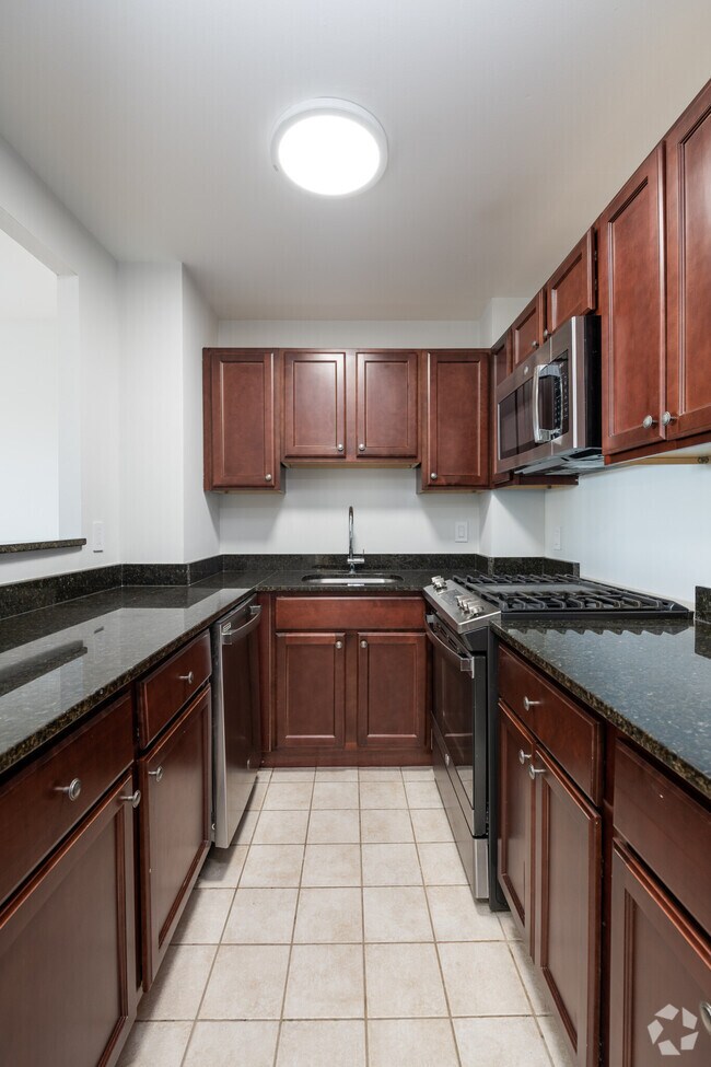 Building Photo - 1400 Columbia Rd Unit 17h Rental