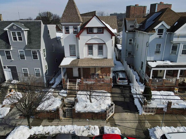 Building Photo - 181-183-183 N 6th St Unit 1