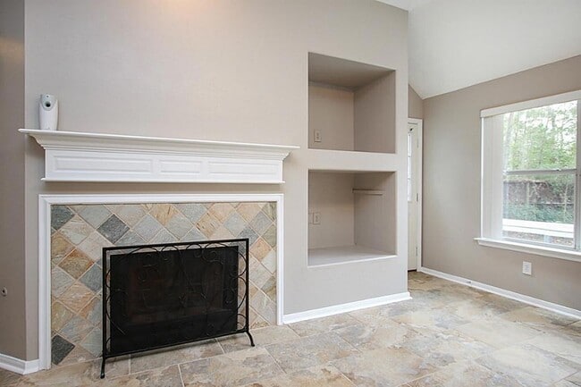 Photo - 155 Avonlea Ct