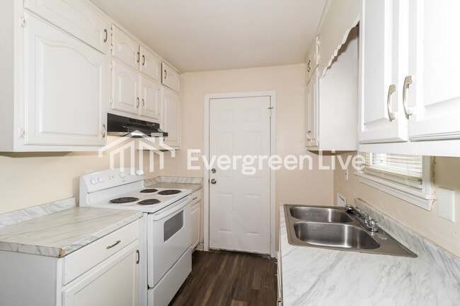 Photo - 4053 Chippewa Rd