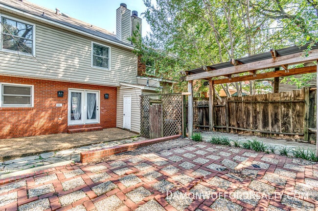 Photo - 1435 Roxbury Ct