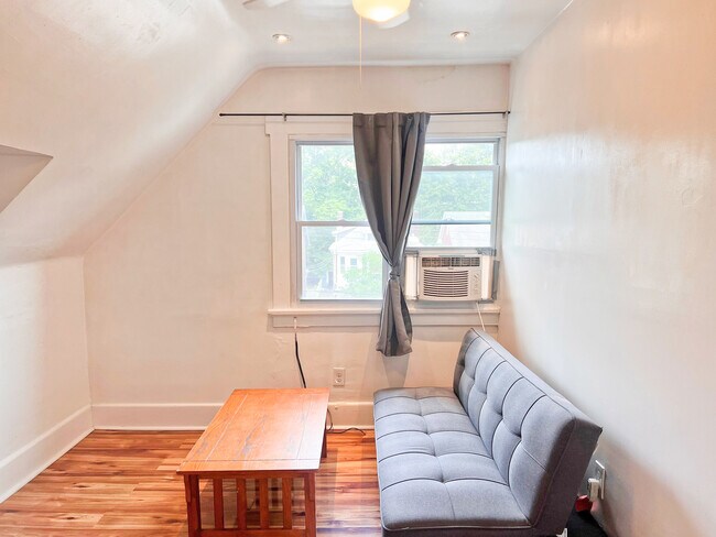 Photo - 5818 Hobart St Unit APT3