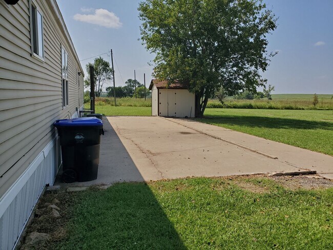 Photo - Nice, large, mobile home on outskirts of T...