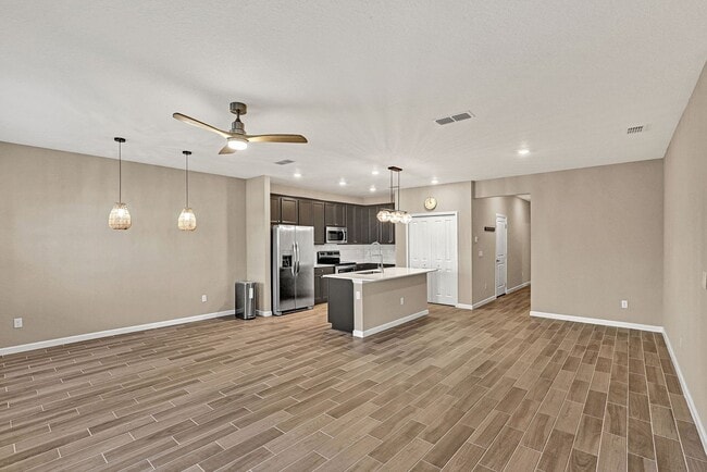 Photo - 3 bedroom/ 2.5 bath townhome in Beachwalk!