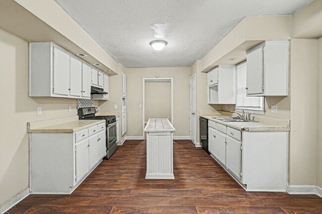 Photo - Large 3 Bedroom 2 Bath Home