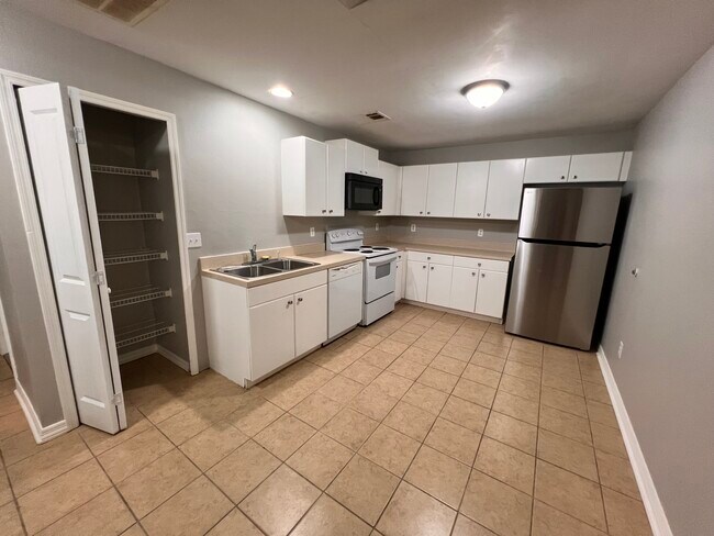 Photo - 6127 E Clay St