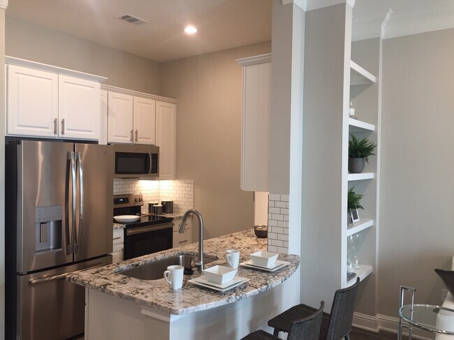 Building Photo - 2111 Austin St Unit 620 Rental