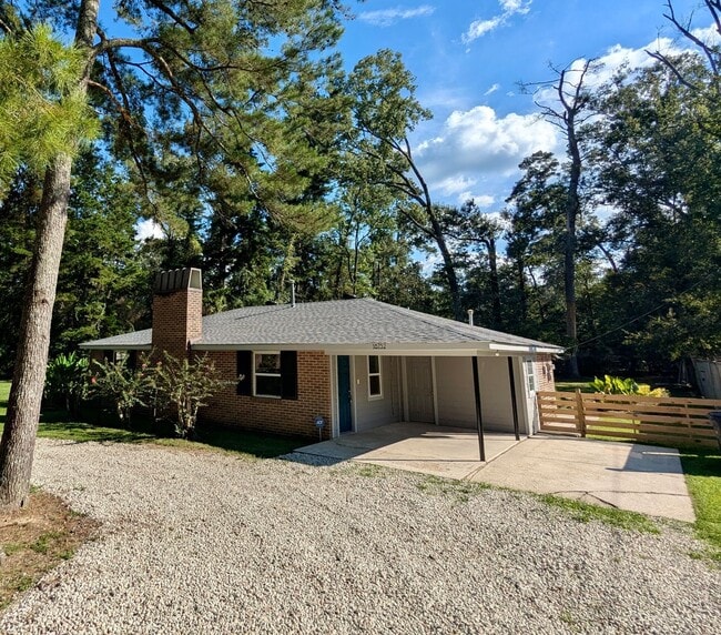 Building Photo - YOUR COUNTRY RETREAT IN THE CITY! Rental