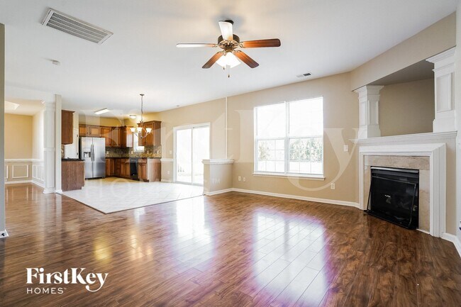 Photo - 1403 Paulonia Way