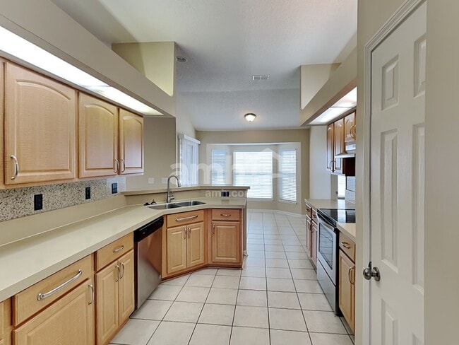 Photo - 1745 Pickwick Pl