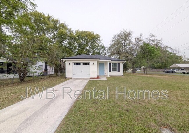 Photo - 2022 St Clair St