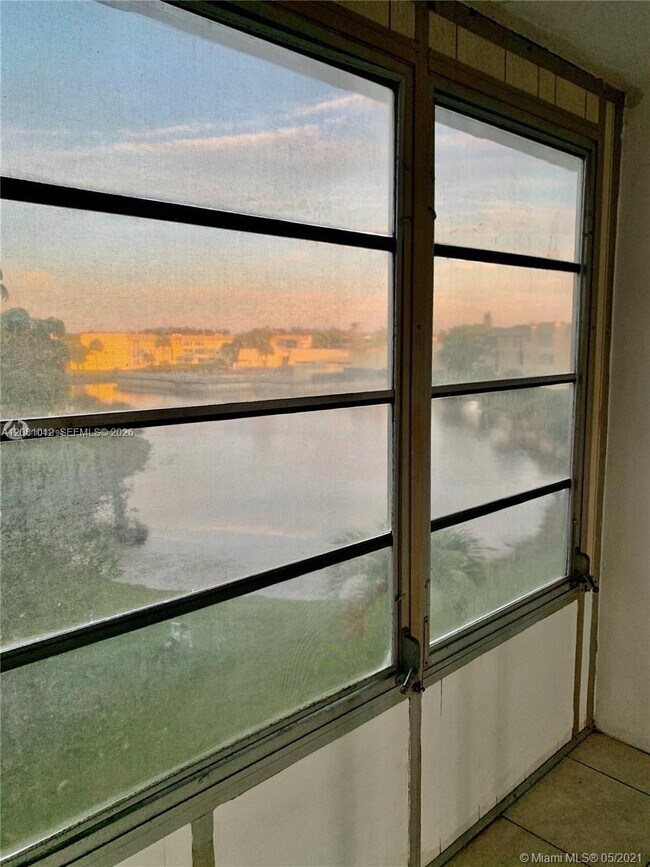 8220 Sunrise Lakes Blvd Unit 307