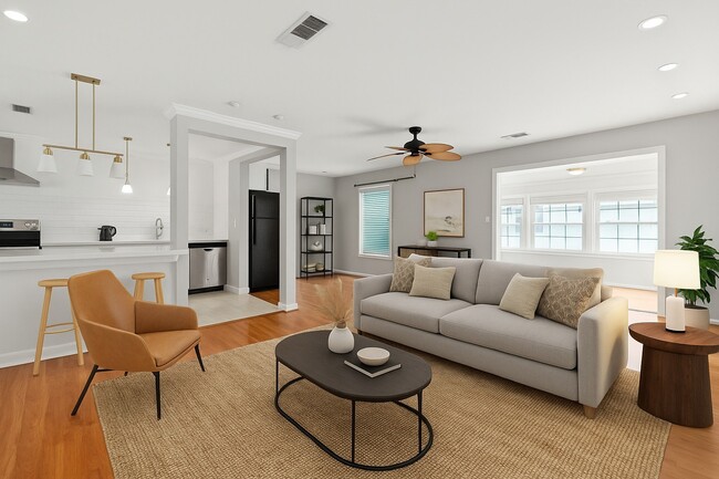 Building Photo - 2824 Briarhurst Dr Unit 14