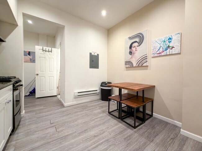 Photo - 2402 Spruce St Unit 1F