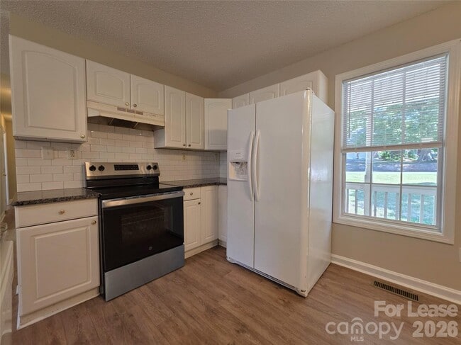 Photo - 1225 Beard St