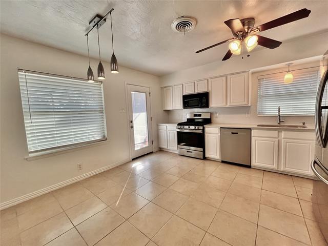 Photo - 421 Jolee St