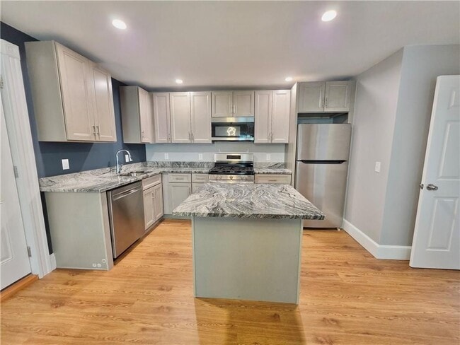 5 Greystone Ave