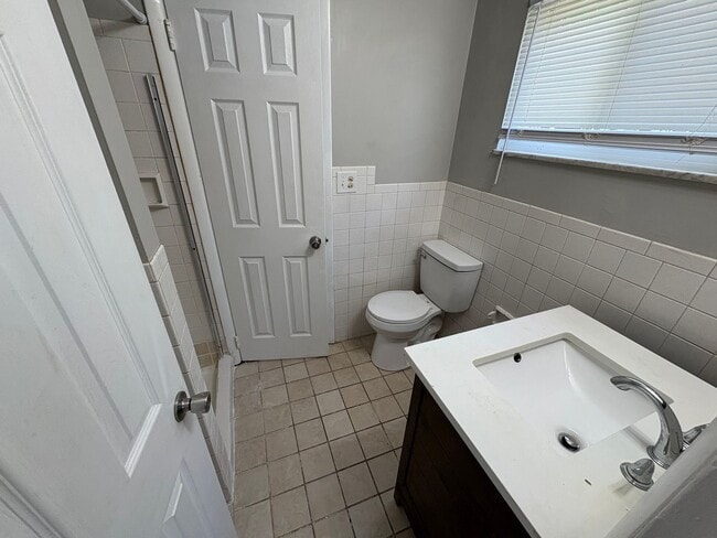 Photo - 2892 Hampshire Rd