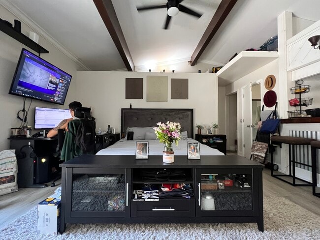 Building Photo - 4563 Mathis St Unit Efficiency Rental
