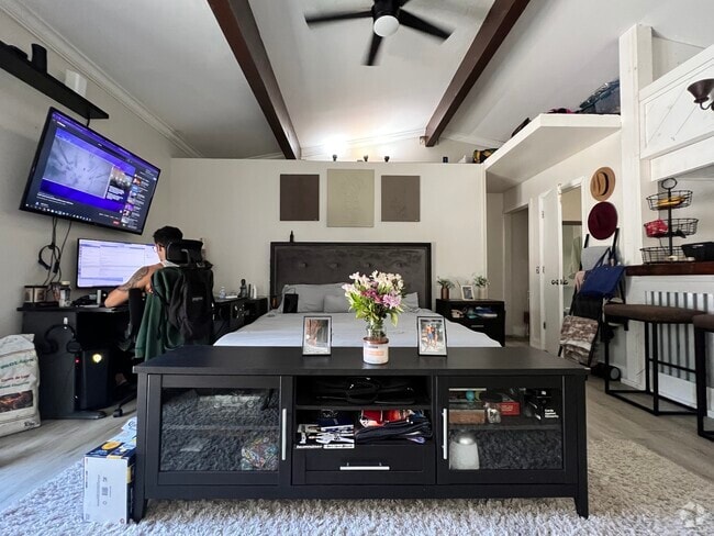 Building Photo - 4563 Mathis St Unit Efficiency Rental