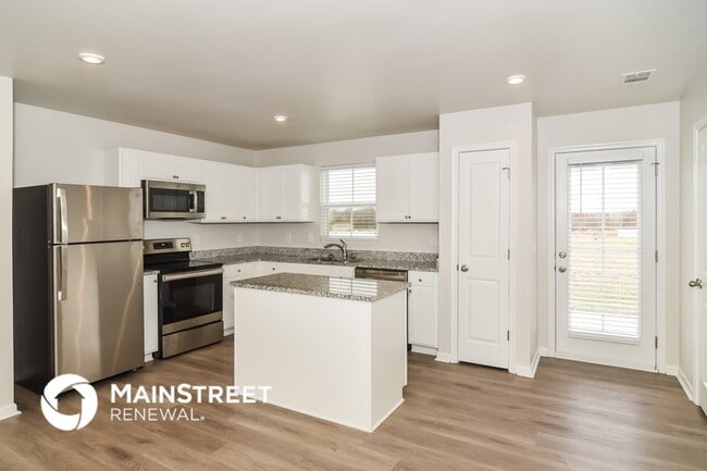 Photo - 942 Blue Ash Way