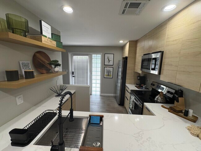 Photo - 690 SE 23rd Ave