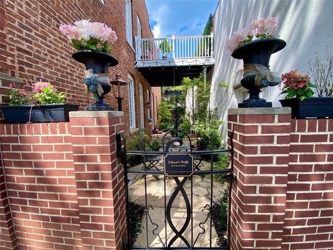 Photo - 131 E Jefferson St Condo