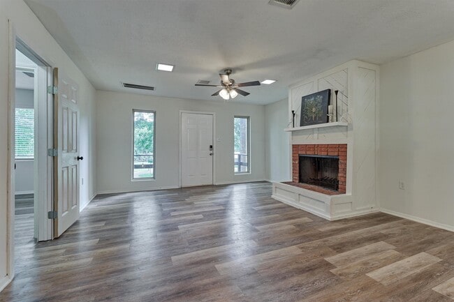 Photo - 903 Commanche Rd