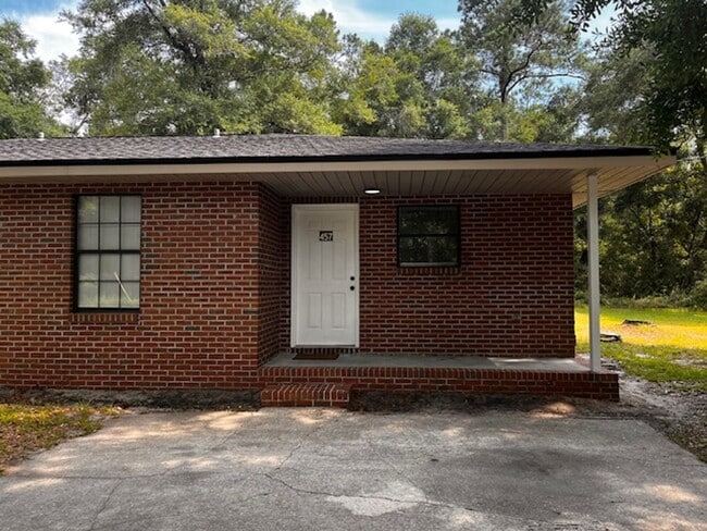 Building Photo - 2 Bedroom 1 Bath Duplex Rental