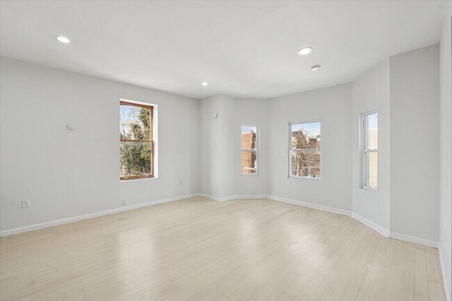 Photo - 1919 W Diamond St Unit 3