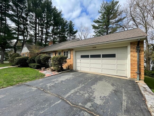 Photo - 204 Follen Rd